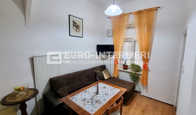 zagreb-centar-gunduliceva-ul-dva-stamb-objekta-ukupno-58-m-dnevni-boravak---kutna-garnitura__wTL79Js8-1600x955.jpg
