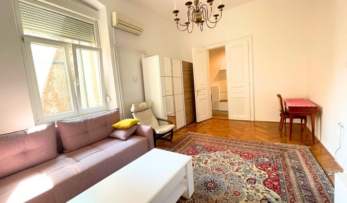 zagreb-palmoti-eva-centar-stan--etverosoban-drugi-kat-balkon-dnevni-2__VGtkVNQX-1600x1200.jpg