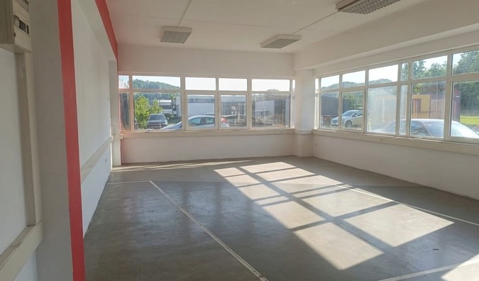 mala-gorica--kerestinec-sveta-nedelja---zakup-izlo-beni-salon---1-__6OqWaTHg-1195x896.jpg