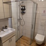 prodaja-stana---zagreb---centar---jednosoban-renoviran---kupaonica__YRwnTj5M-1800x4000-portrait.jpg